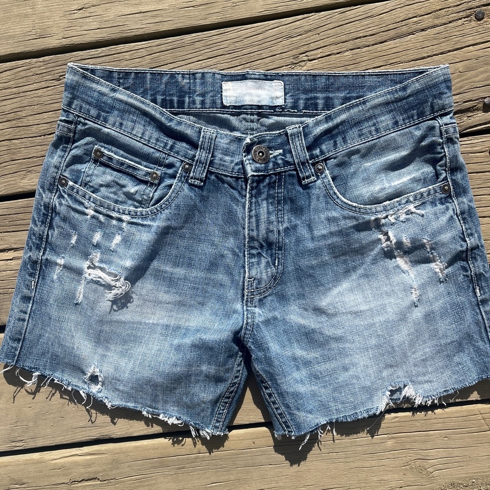ECKO UNLIMITED DISTRESSED DENIM SHORTS SIZE 30